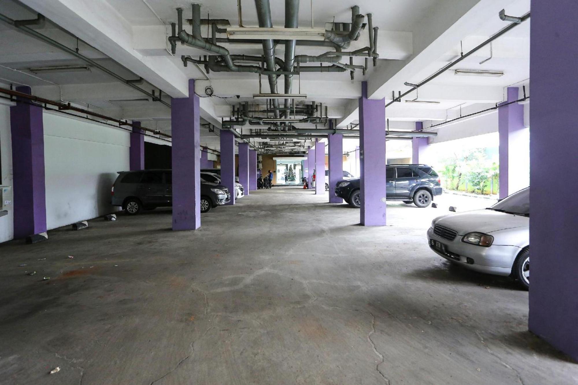 Super Oyo Townhouse Oak Hotel Fiducia Pondok Gede Jakarta Exterior photo