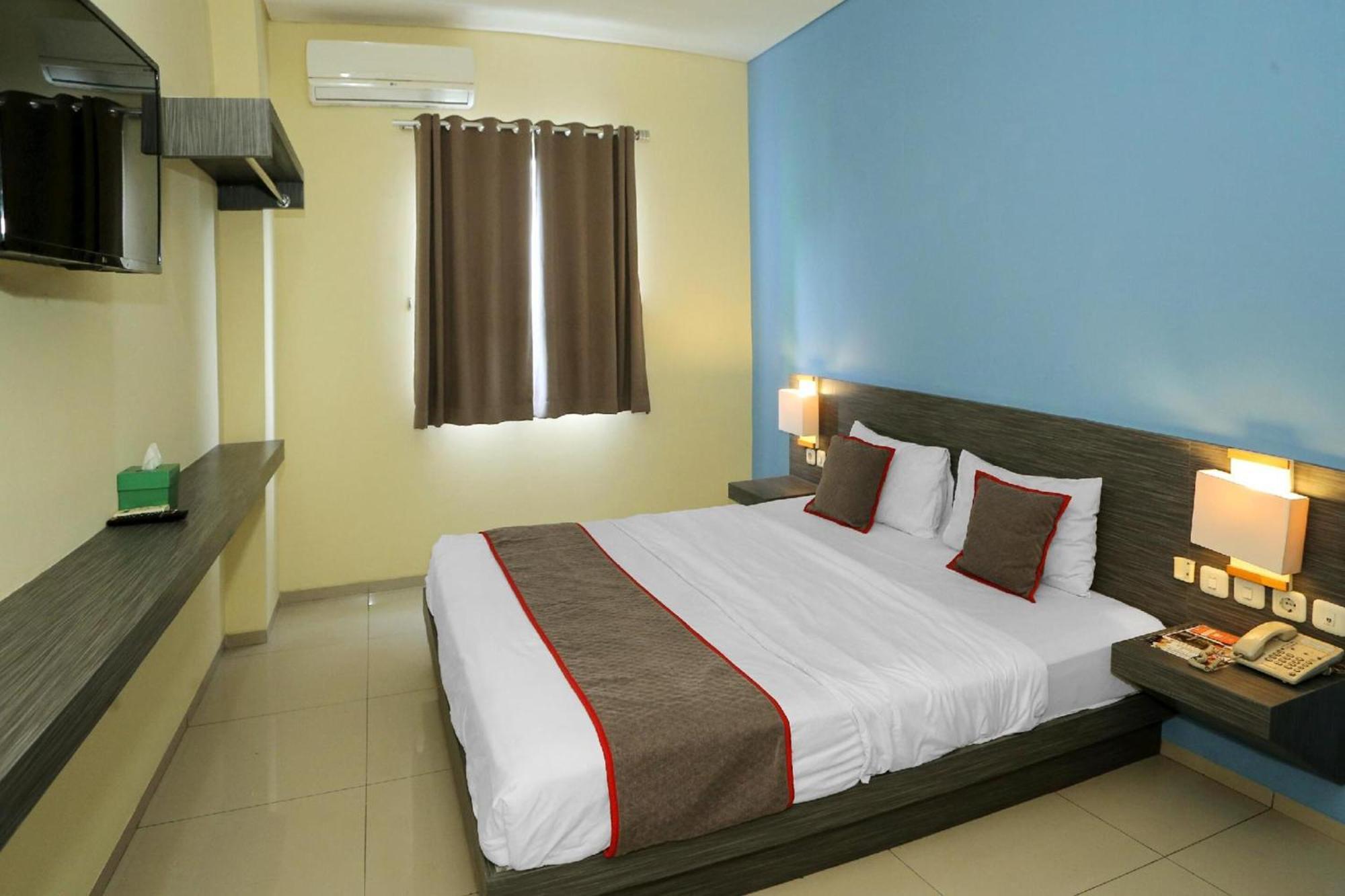 Super Oyo Townhouse Oak Hotel Fiducia Pondok Gede Jakarta Exterior photo